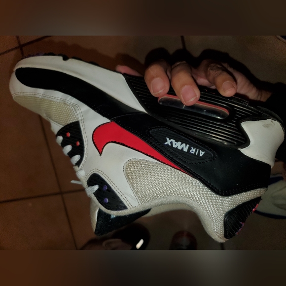 Nike.. danggg posh is taking a lot proffit - Picture 5 of 8